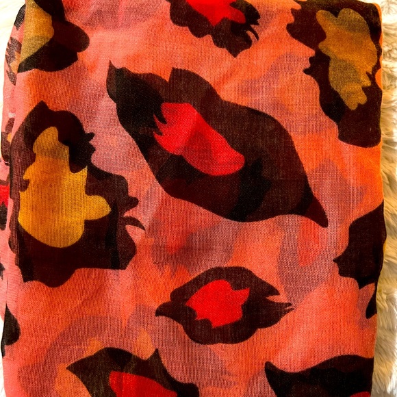 Scarf 🧣 - Picture 2 of 2